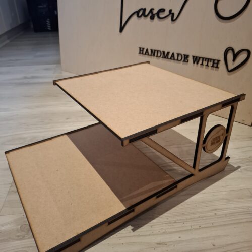 Flat tiered stand